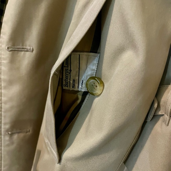 Vintage Burberry Trench - Picture 5 of 10